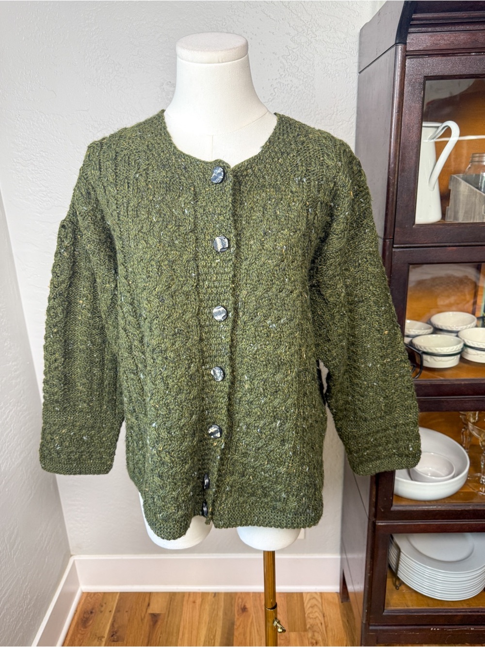 Carraig Donn Ireland Pure New Wool Green Aran Cable Knit Cardigan Size M